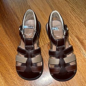 UGG Kolding Fisherman Sandal in Stout